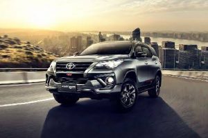 rental mobil fortuner vrz jogja