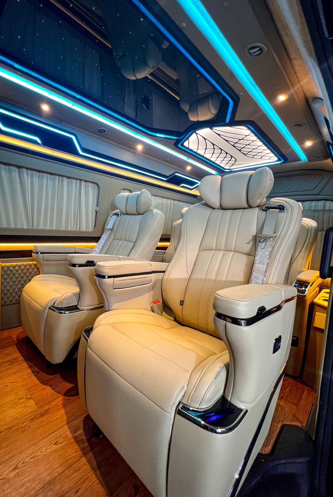 sewa hiace luxury jakarta sewa hiace luxury jakarta