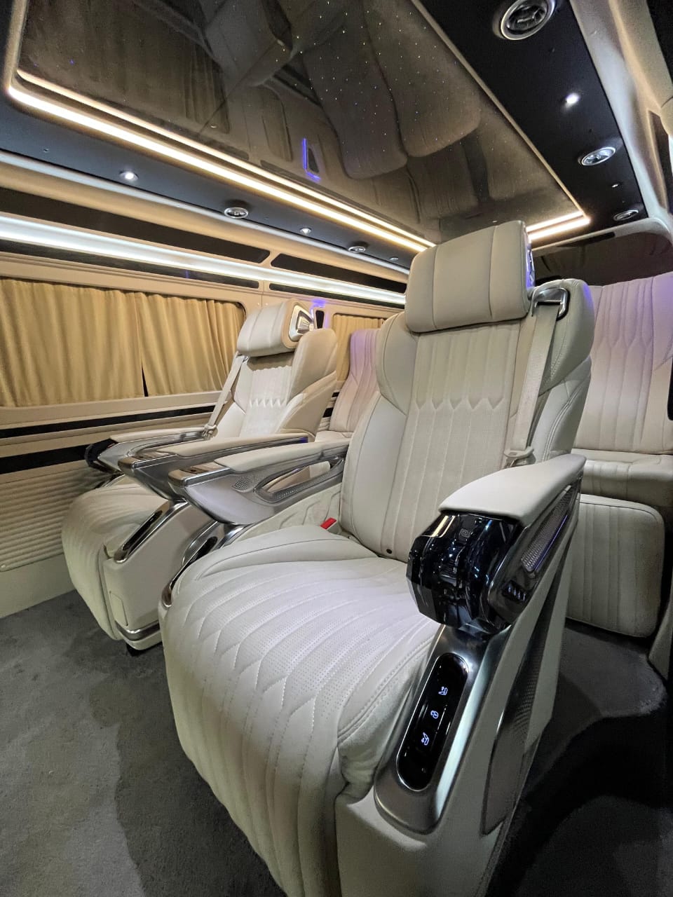 sewa hiace luxury jakarta sewa hiace luxury jakarta