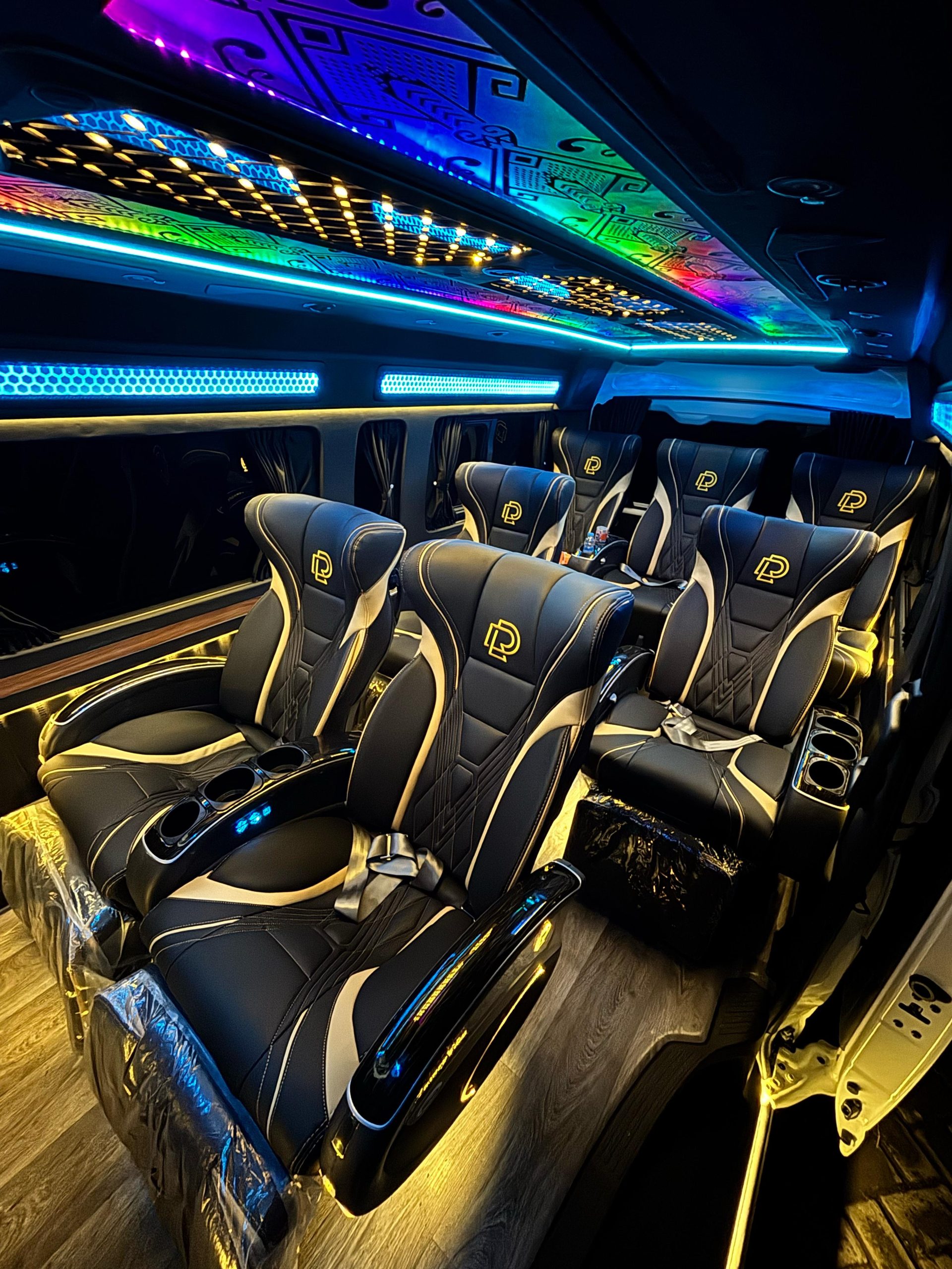 sewa hiace luxury surabaya sewa hiace luxury surabaya