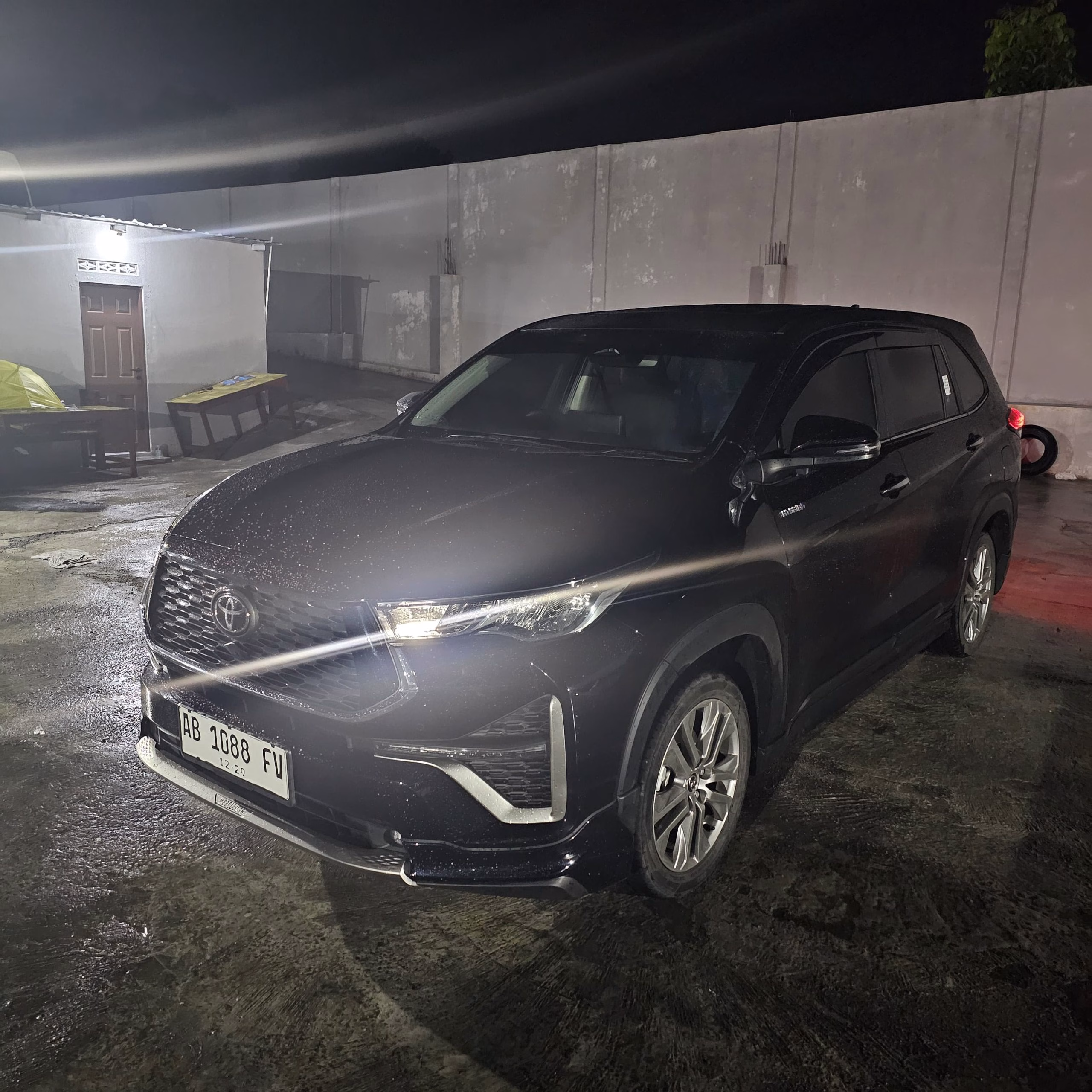 sewa innova zenix surabaya