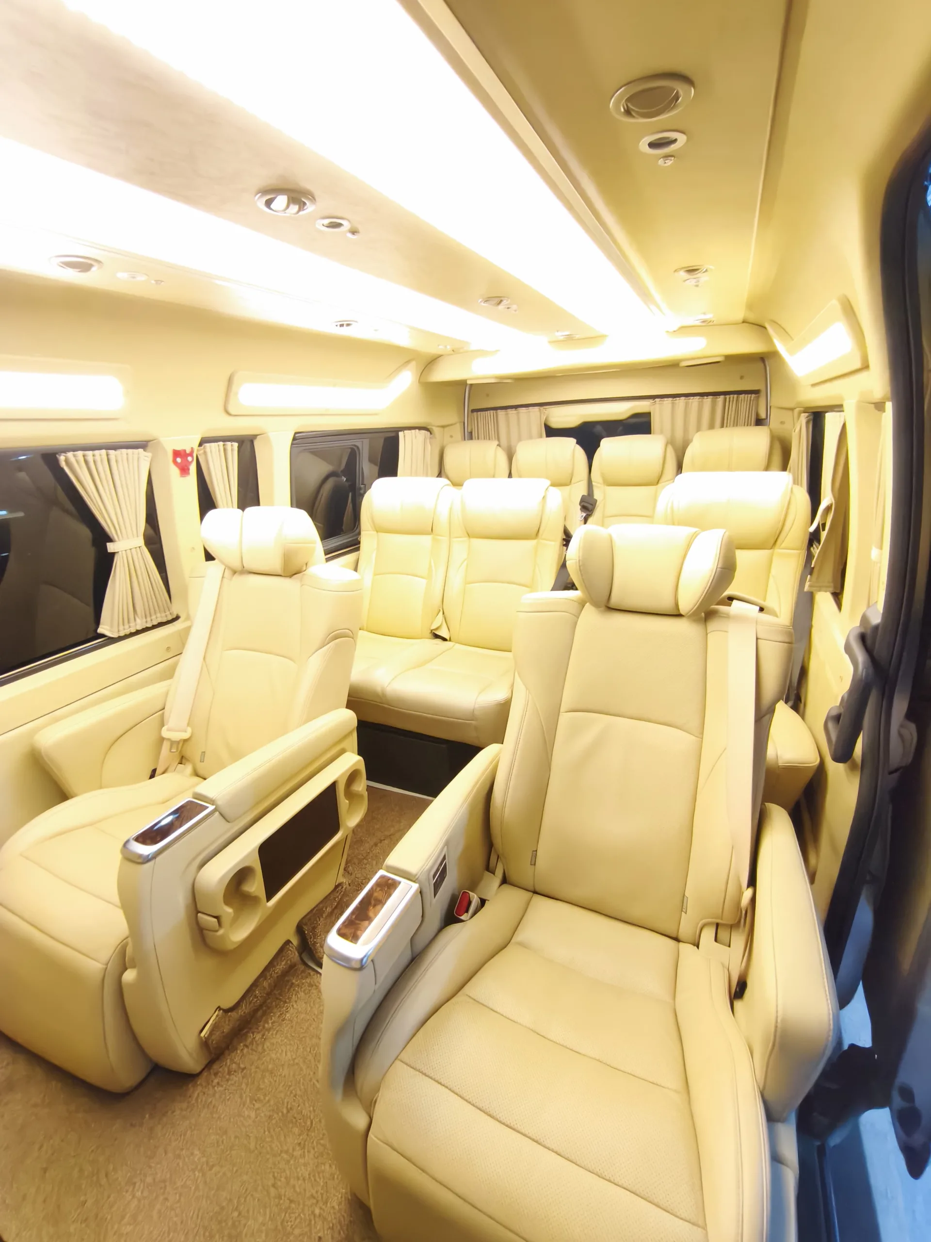 Butuh sewa hiace di jogja ini jawabannya